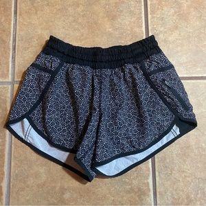 Lululemon Women Tracker Shorts Size:6